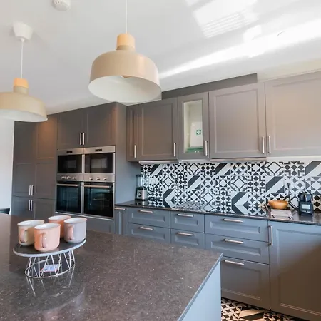 7min To Uni Se-velha - Ac - Work Desk - 300mbs Wifi - 2 Pensionat