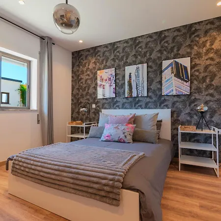 7min To Uni Se-velha - Ac - Work Desk - 300mbs Wifi - 2 Pensionat 2*