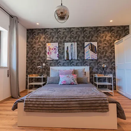 בית הארחה 7min To Uni Se-velha - Ac - Work Desk - 300mbs Wifi - 2 קוימברה