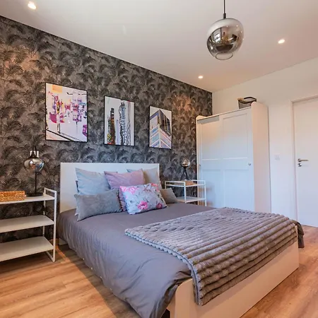 7min To Uni Se-velha - Ac - Bbq & Gym - Work Desk - 300mbs Wifi - 2 Gæstehus