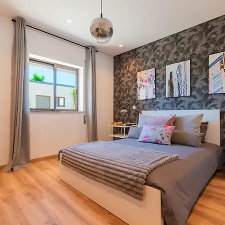 7min To Uni Se-velha - Ac - Bbq & Gym - Work Desk - 300mbs Wifi - 2 Gæstehus Coimbra