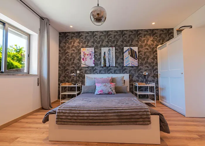 Guest house 7min To Uni Se-velha - Ac - Work Desk - 300mbs Wifi - 2 Coimbra