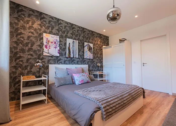 7min To Uni Se-velha - Ac - Work Desk - 300mbs Wifi - 2 Guest house