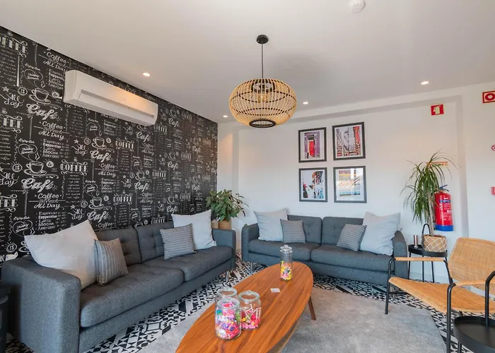 7min To Uni Se-velha - Ac - Work Desk - 300mbs Wifi - 2 Guest house Coimbra